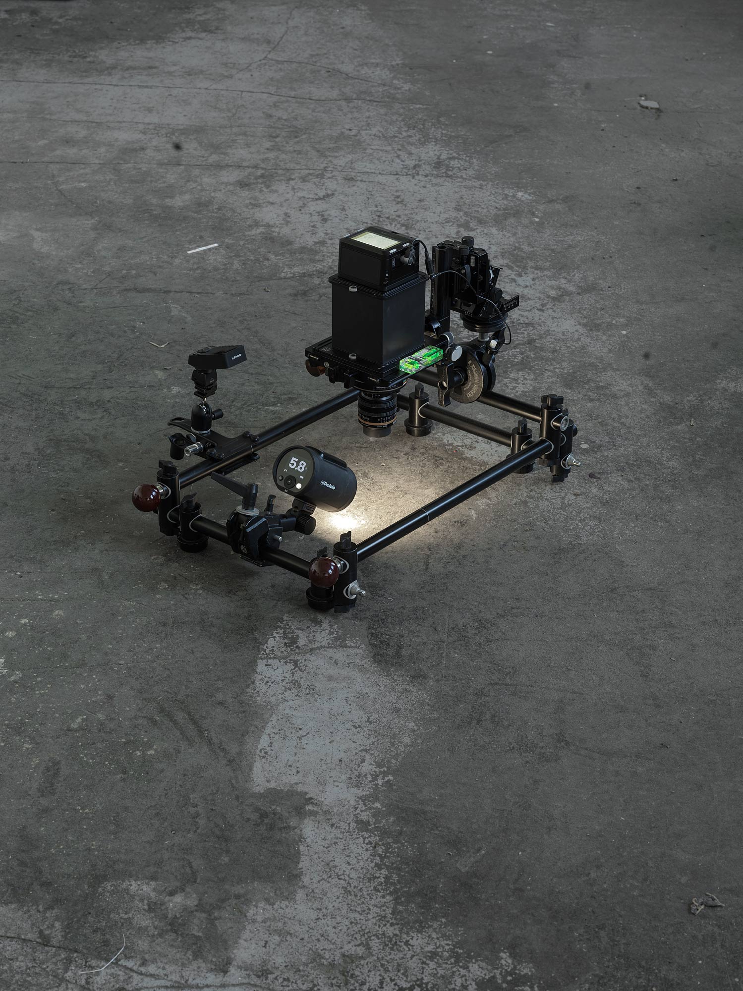 /user/pages/02.past-exhibition/07.Unbestimmtheitsstellen/12._strangeprobe/Strange Surveyor 1.jpg